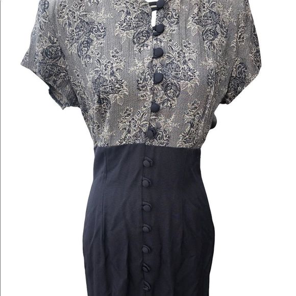 80s Mock-neck Two Toned Dress size 9/10.                  ♥️🤍$8 with any bundle - Picture 2 of 8